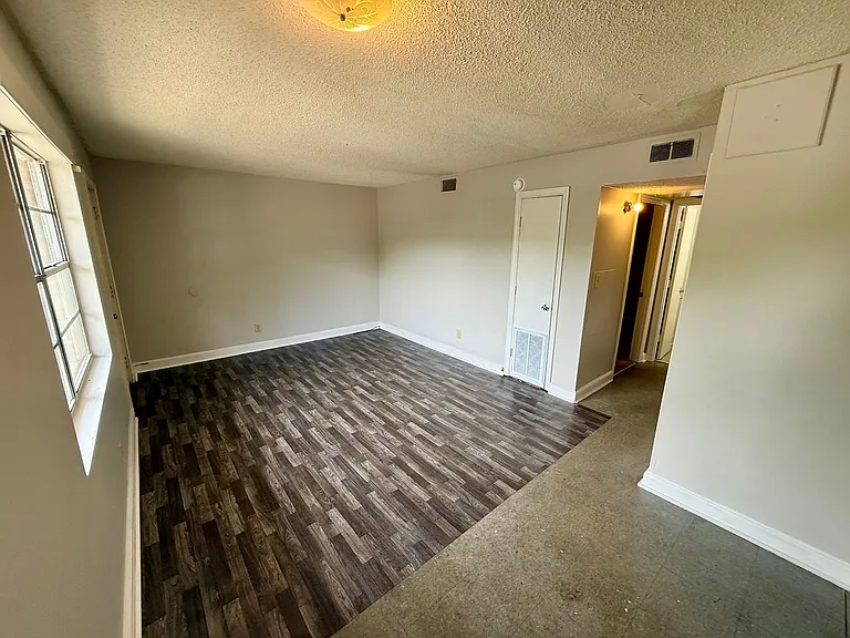 11 Loring Dr #3 — Photo 5