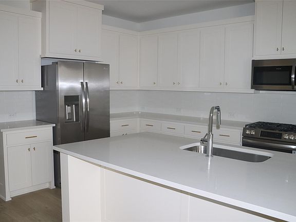 5th image of 9492 Espalier St