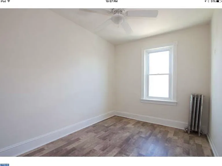 Middle bedroom