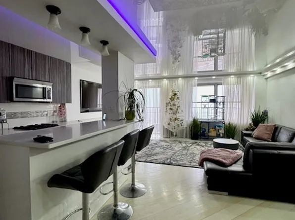 501 Surf Avenue image 2 of 12