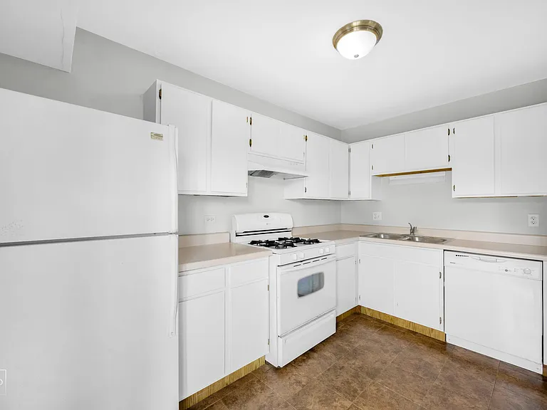 701 Inland Cir #201 — Photo 6