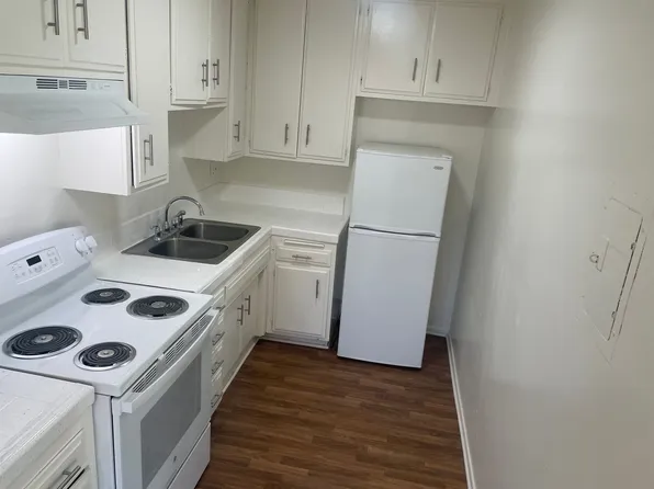 Chateau Haskell - Hurst Family, LP, 7337 Haskell Ave #1, Van Nuys, CA 91406