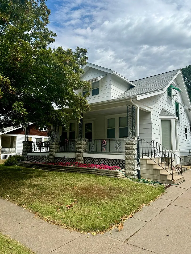 3+ bed 2 bath house in south central Lincoln. — Photo 1