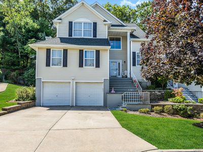 22 Vantage Court, Port Jefferson, NY, 11777
