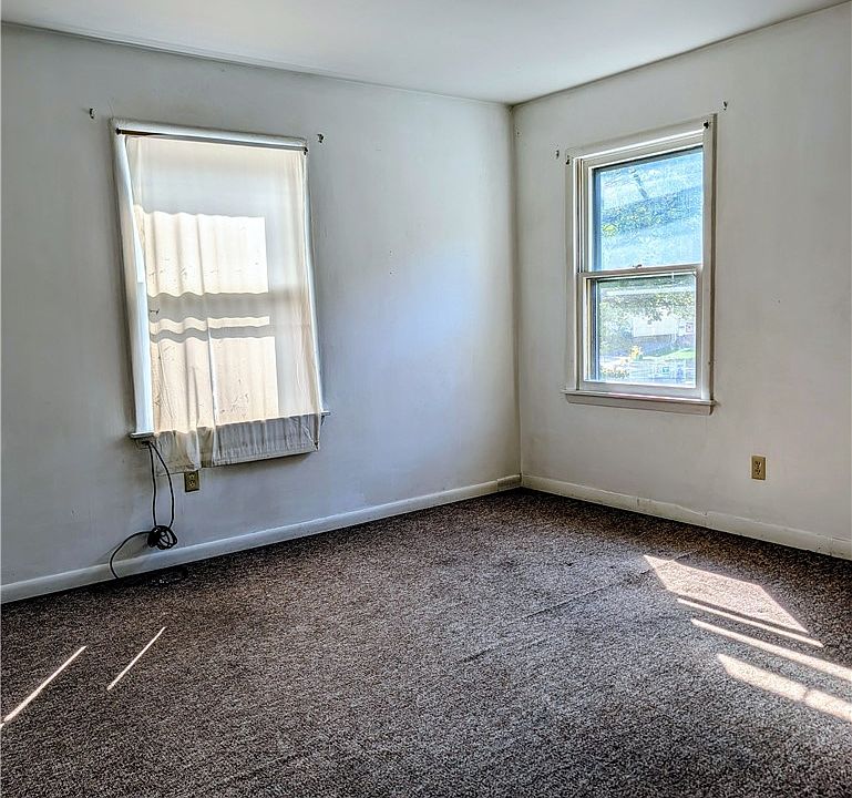 19th image of 308 Mount Zoar St