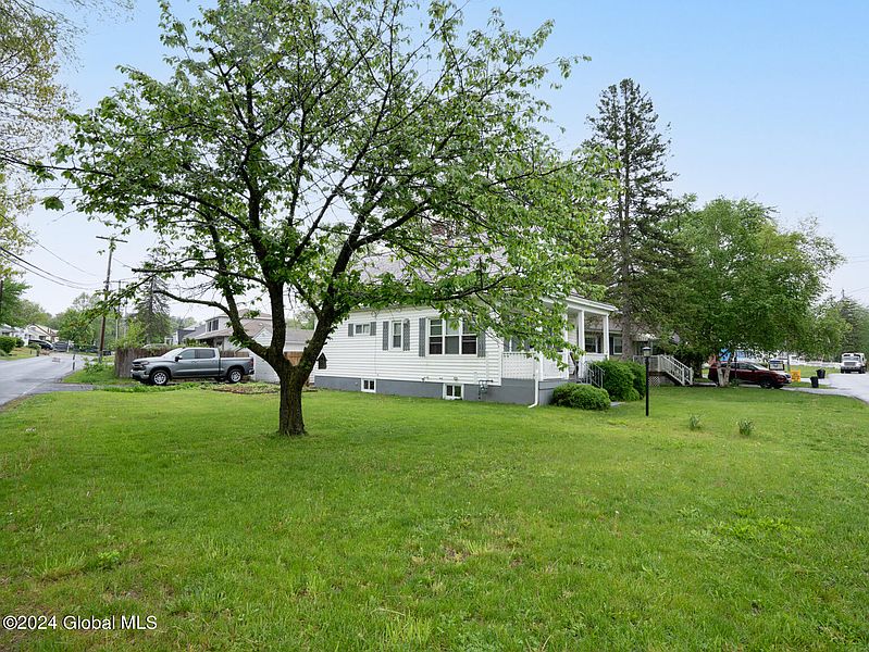3rd image of 2521 Consaul Road
