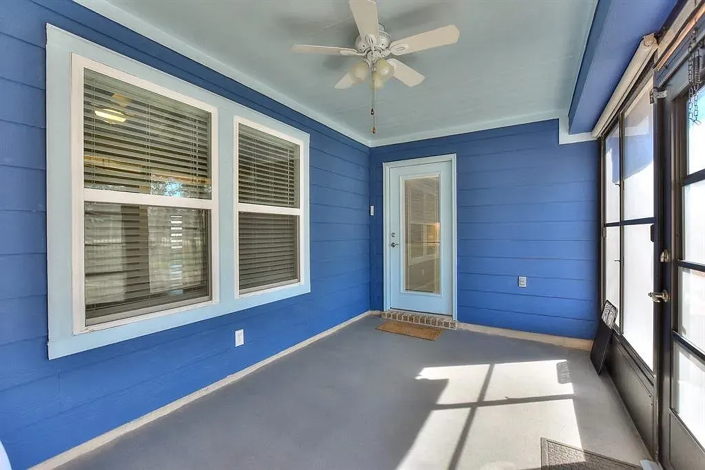 COMAL220 — Photo 1