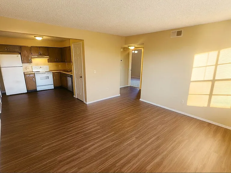 312 N Wilson Ave #C — Photo 2