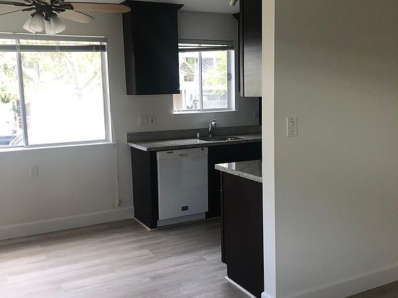4th image of 1117 Capuchino Ave #1