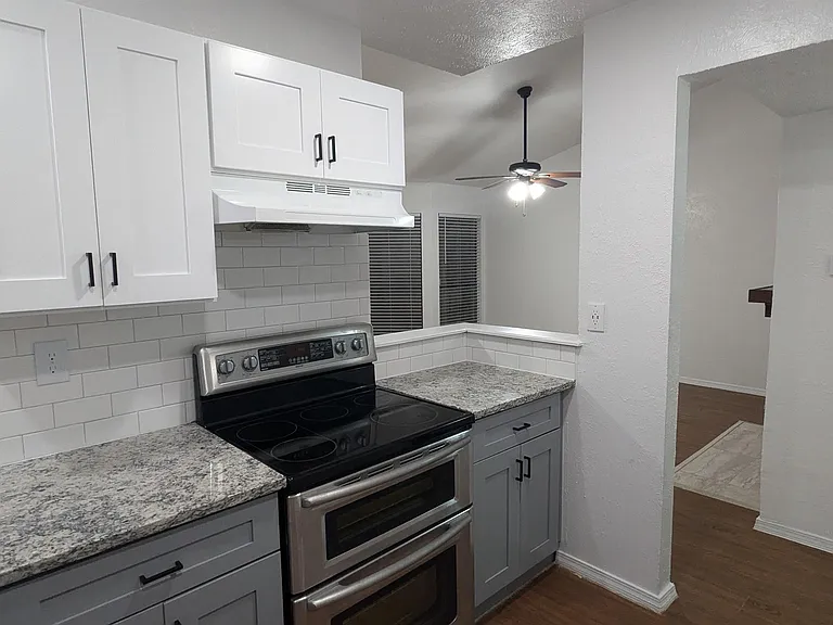 415 Liberty Pl — Photo 8