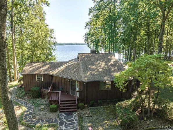 47 Amy Cir, Bumpass, VA 23024