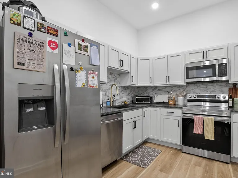 1415 Locust St #402 — Photo 7
