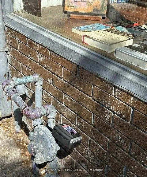 378 College St #2 — Photo 5