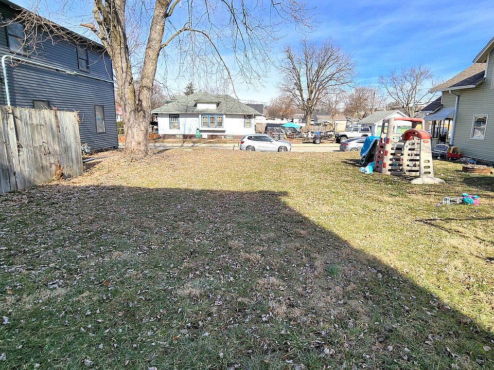 2nd image of 139 Hoefgen St