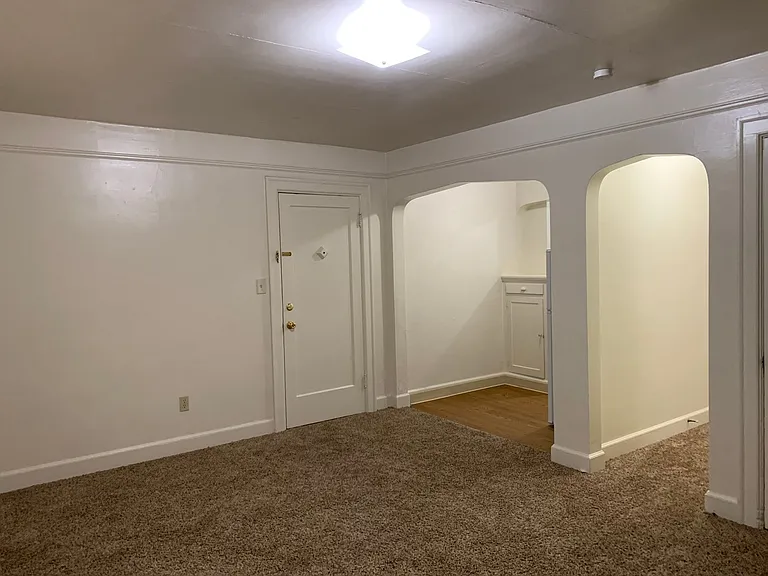 1225 Commerce Ave — Photo 3