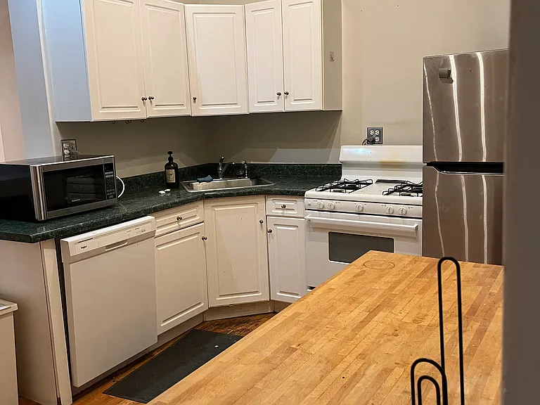 1152 N Milwaukee Ave #2R — Photo 2