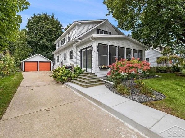 1020 E Park Dr, Midland, MI 48640