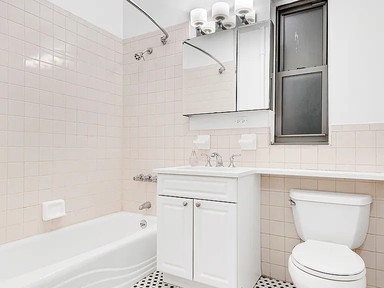 113 E 31st St #1C — Photo 5