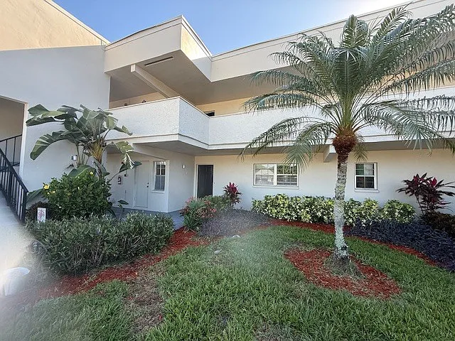 7351 West Country Club Drive North - 1 — Photo 2
