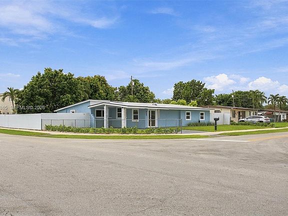 4th image of 4035 SW 108th Ave