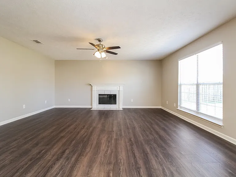 2215 New Port Dr — Photo 5