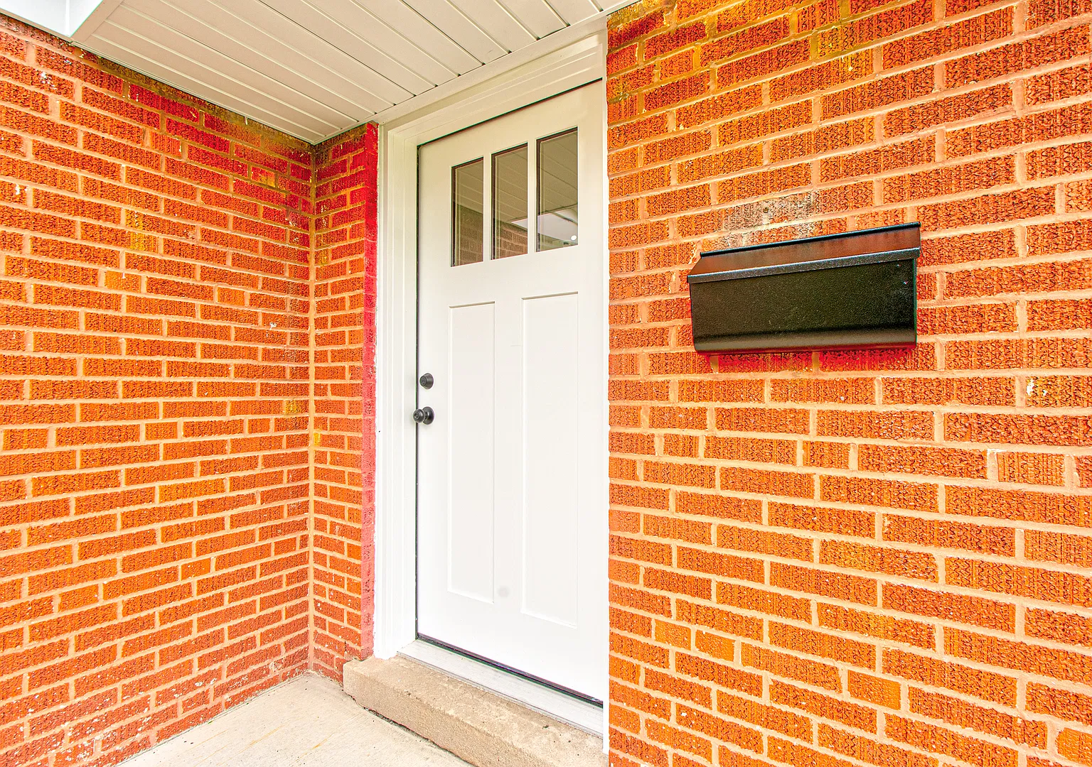 3 bed, 1104 sqft, $3,200 — Photo 2