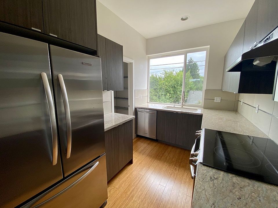 1st image of 5620 Roosevelt Way NE