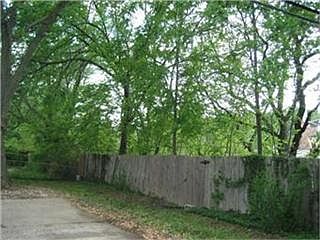3rd image of 10006 Oakridge Dr