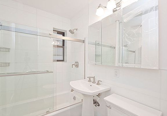 5th image of 37 King St Unit 5H