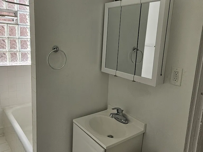 1239 W Greenleaf Ave #1 — Photo 13