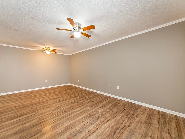 404 N Lincoln St — Photo 2