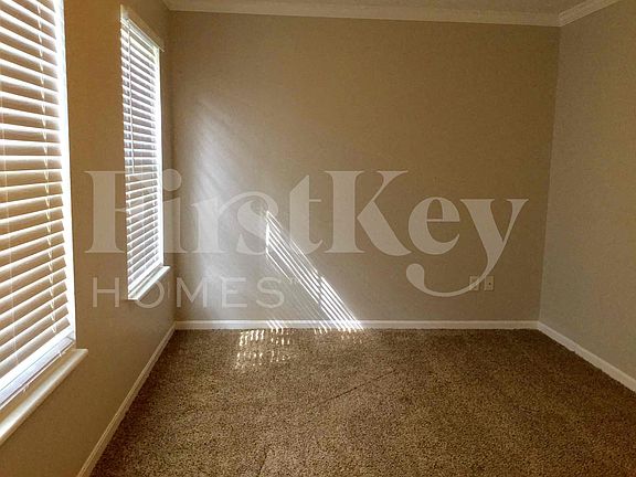 3rd image of 744 Thornton Dr