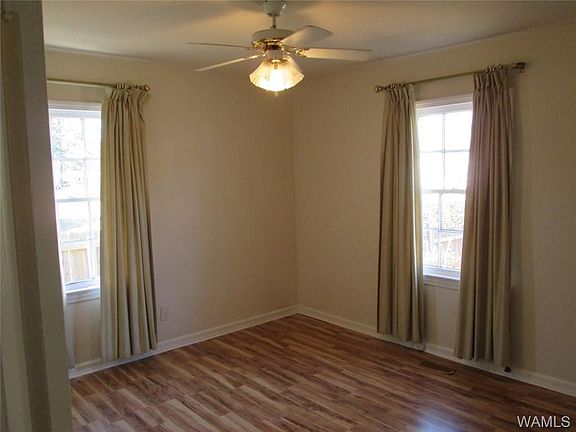 2nd image of 4 Stine Pl