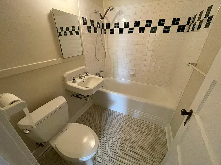 2331 Broadway St #1A — Photo 7