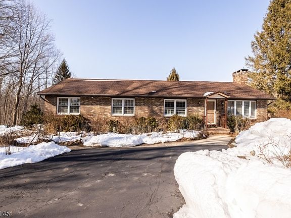 2nd image of 327 Mountain Lake Rd