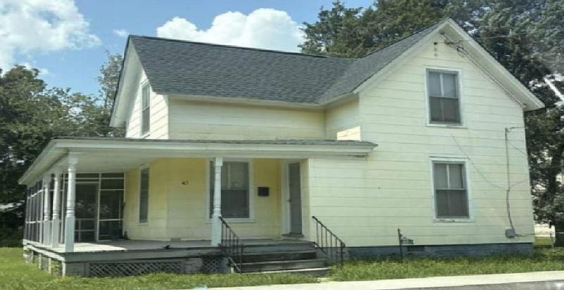 1st image of 10 N Holly Ave