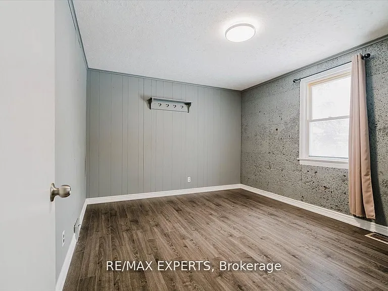 5323 Lawrence Ave E — Photo 20
