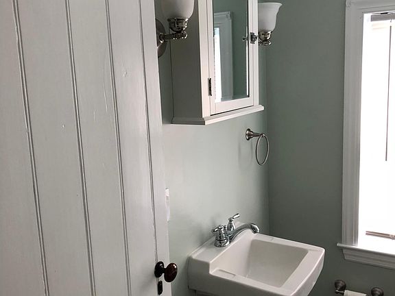 4th image of 131 E 4th Ave