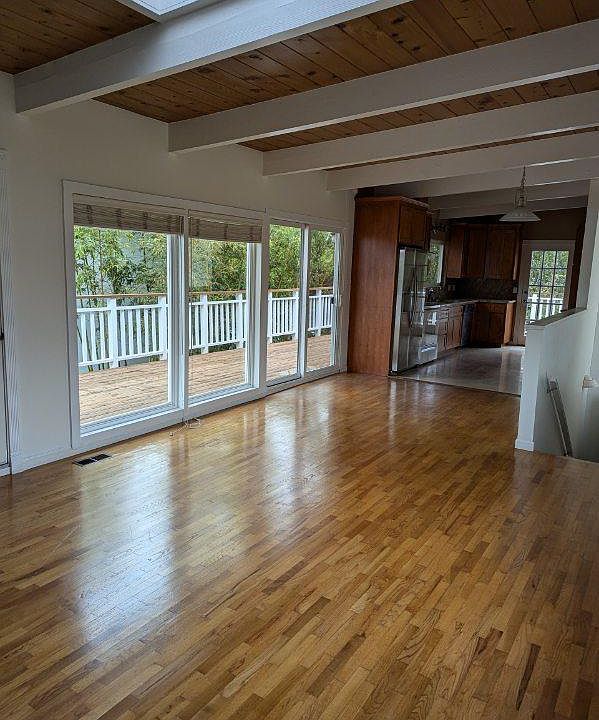 1st image of 221 Black Point Ln