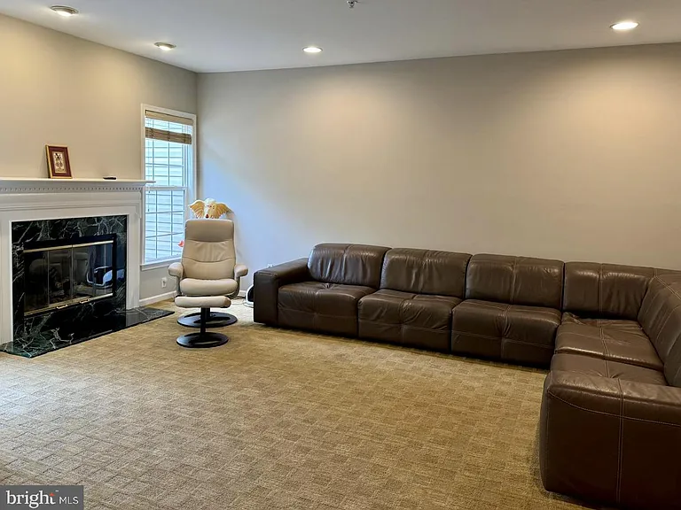 240 Torrey Pine Ct — Photo 10