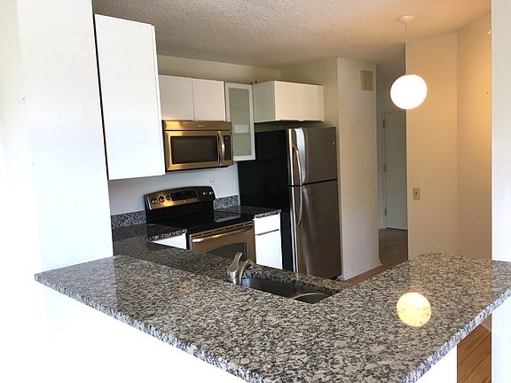 4th image of 241 S 6th St APT 212