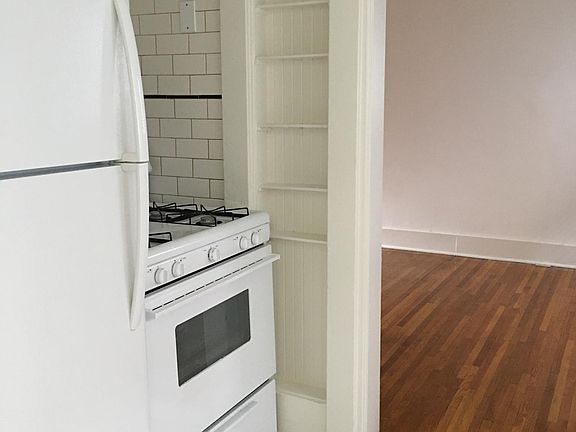 3rd image of 7266 Fountain Ave