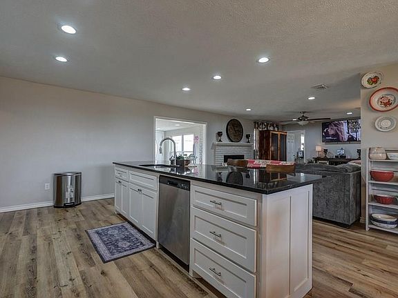 5th image of 114 S Johnson St