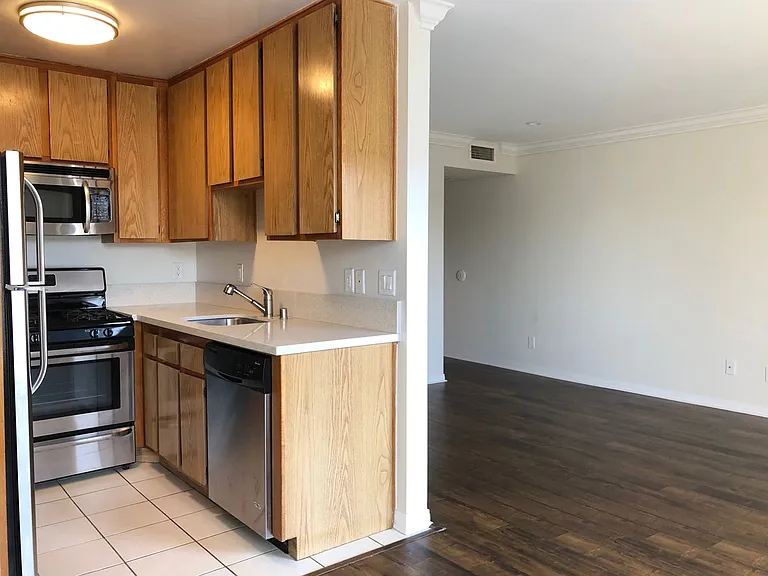 10520 National Blvd — Photo 4
