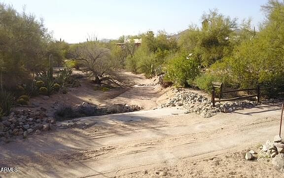 3rd image of 5114 E SMOKEHOUSE Trail