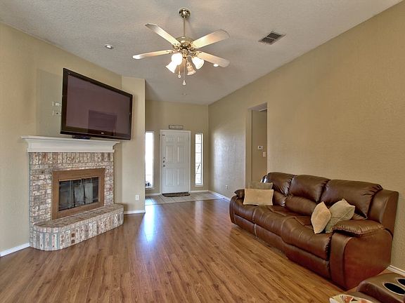 3rd image of 1645 Elizabeth Ct