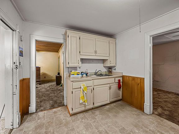 5th image of 721 California Ave E