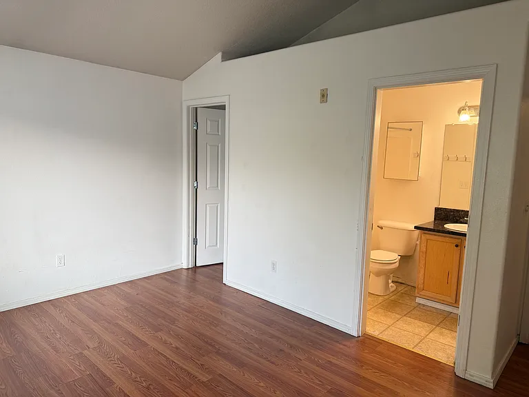 8697 NE Tennyson Ln — Photo 7