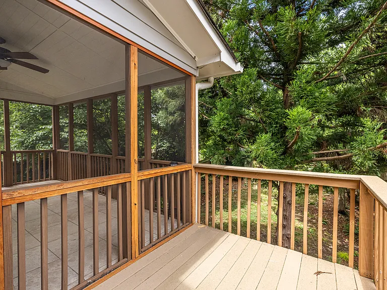 1040 Boulevard Dr NE — Photo 40