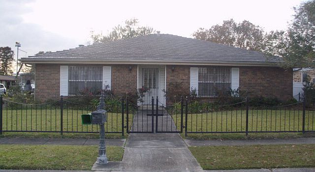 1st image of 604 Oaklawn Dr